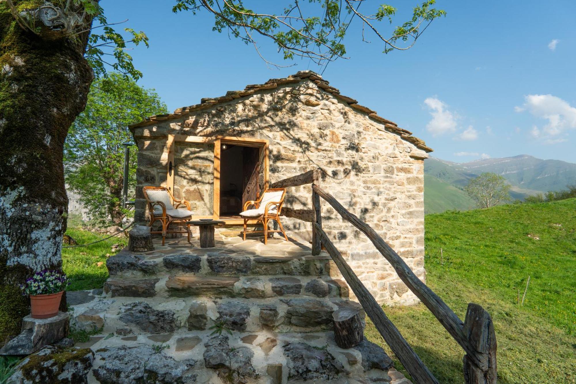 Vivienda Pasiega Lo Lucas 1920 San Roque de Riomiera Exterior photo